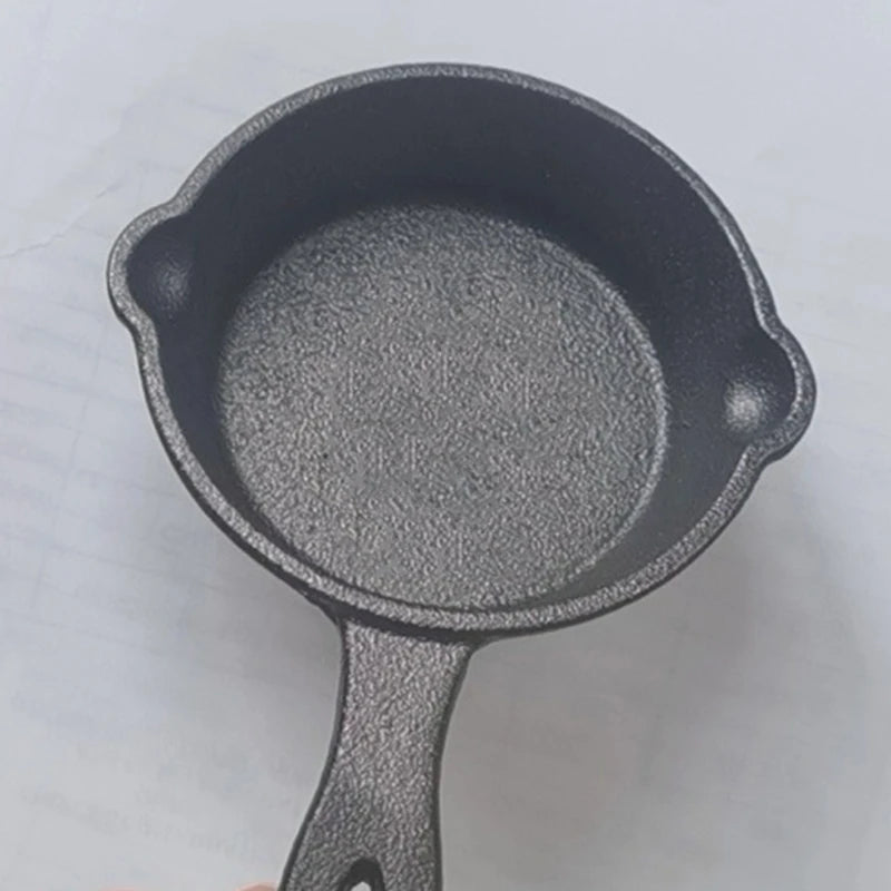 Pre-Seasoned Cast Iron Mini Frying Pan – 8.5cm Non-Stick Skillet Ideal for Mini Steaks, Fried Eggs, Pancakes, Sautéed Vegetables, Grilled Cheese, Omelettes & More Compatible with Gas, Electric & Induction Hobs