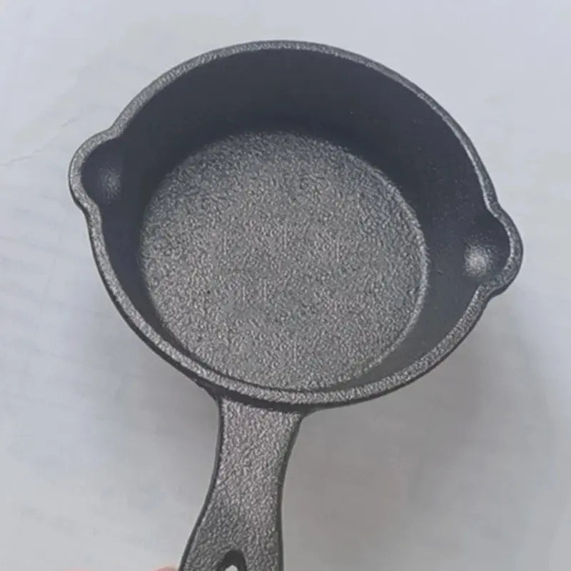 Pre-Seasoned Cast Iron Mini Frying Pan – 8.5cm Non-Stick Skillet Ideal for Mini Steaks, Fried Eggs, Pancakes, Sautéed Vegetables, Grilled Cheese, Omelettes & More Compatible with Gas, Electric & Induction Hobs