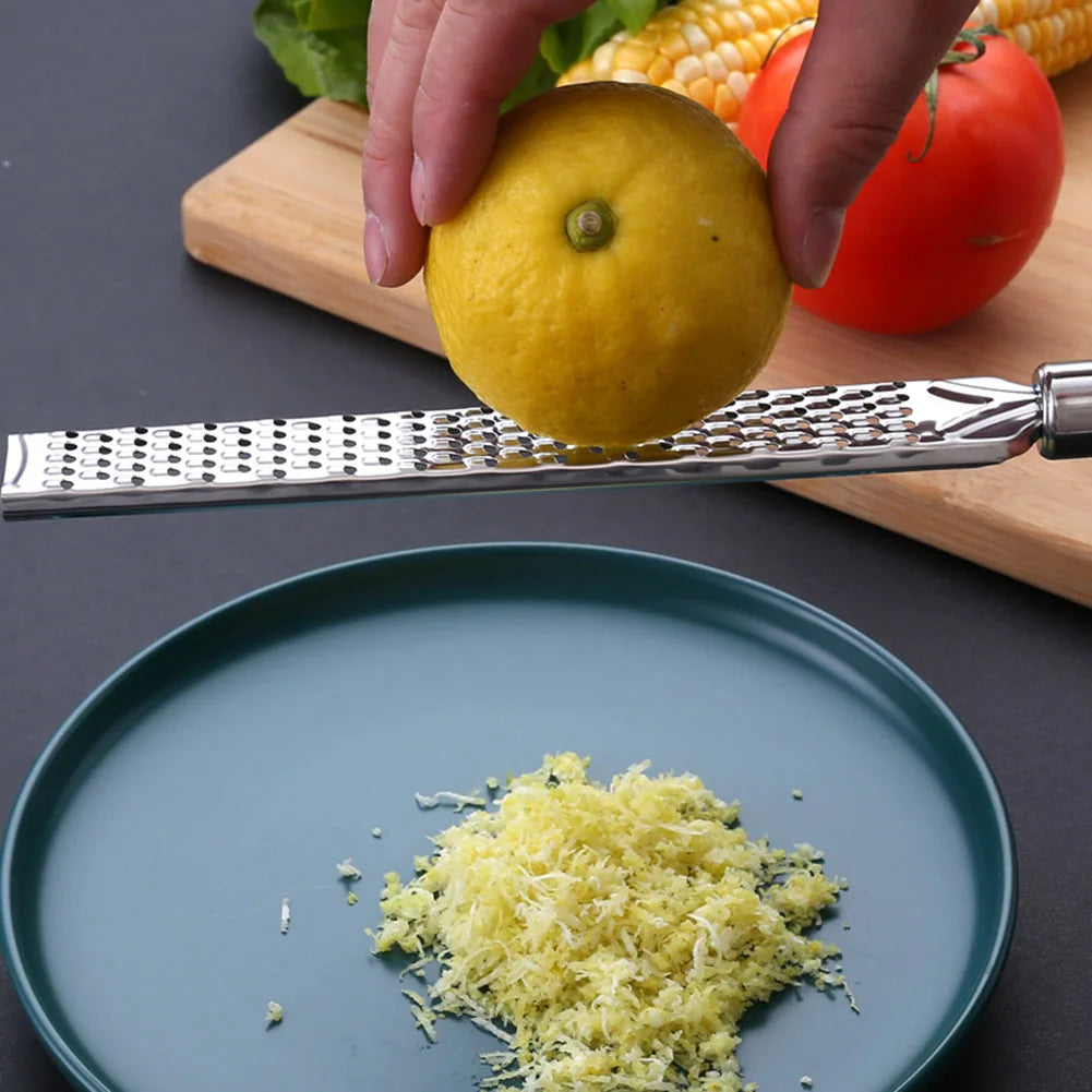 Long Stainless Steel Flat Grater & Zester – Citrus, Ginger, Garlic, Cheese & Chocolate Grater with Hanging Loop – Ideal for Fine Grating & Zesting (20cm)