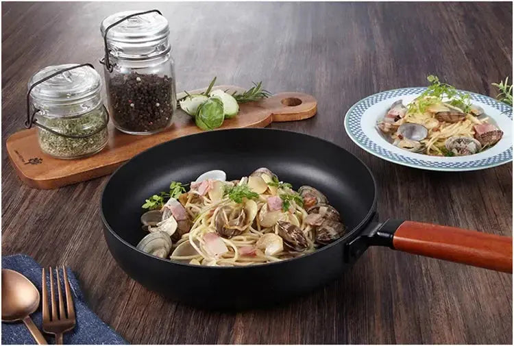 Cast Iron Skillet – Non-Stick Vintage Frying Pan with Ergonomic Handle – 26cm