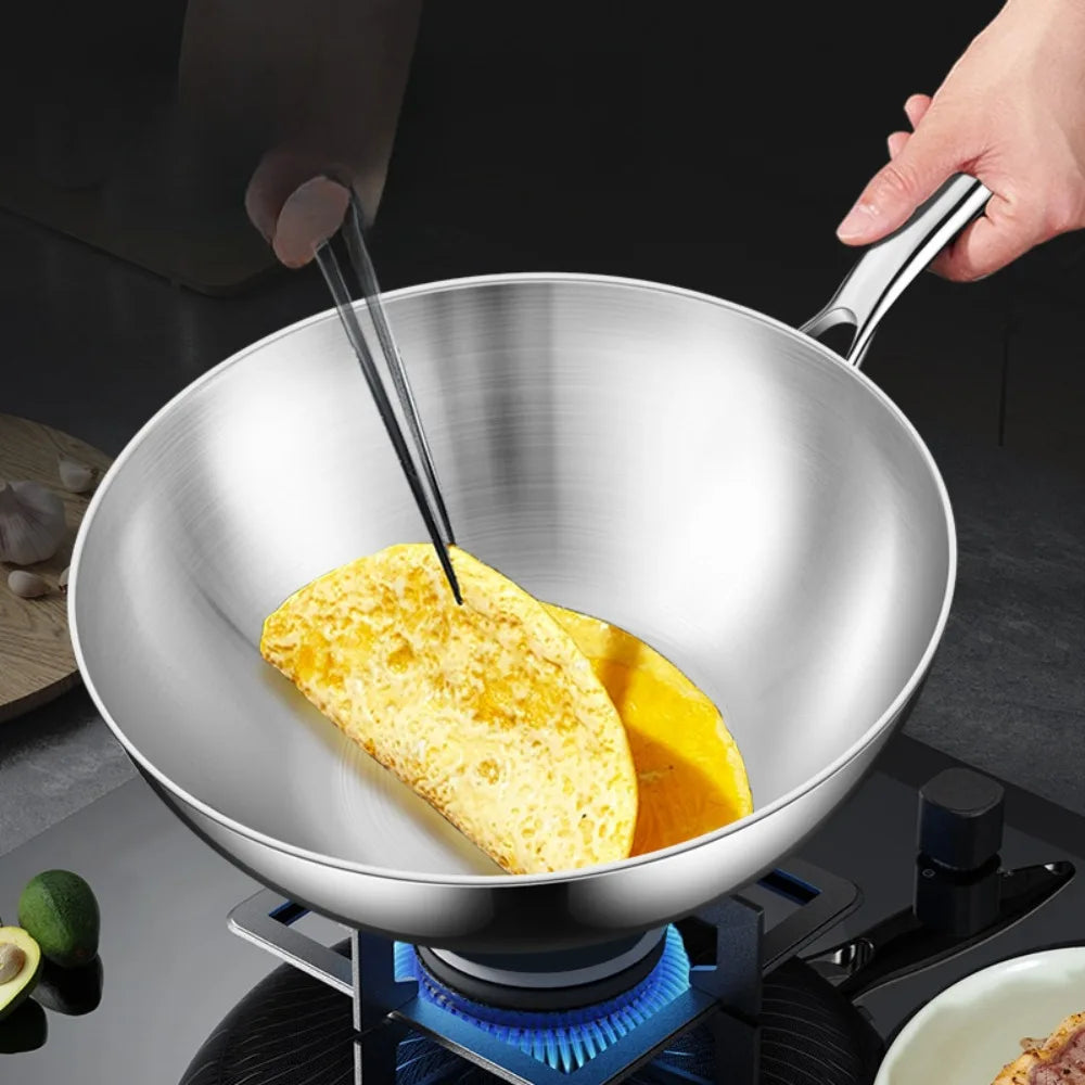 Stainless Steel Wok with Long Handle- Durable Chef’s Cooking Wok Pan for Stir-Frying, Searing, Sautéing, Tossing Noodles, Frying Eggs, Omelettes & One-Pan Dishes – Compatible with Induction & Gas Stoves – Available in 22cm,24cm,26cm,28cm & 30cm