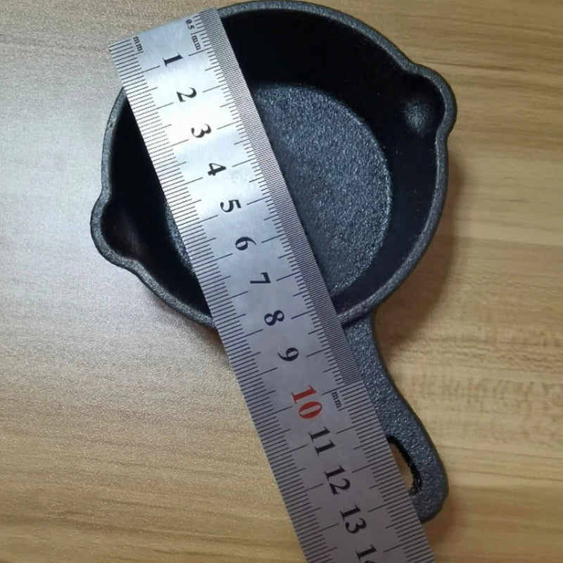 Pre-Seasoned Cast Iron Mini Frying Pan – 8.5cm Non-Stick Skillet Ideal for Mini Steaks, Fried Eggs, Pancakes, Sautéed Vegetables, Grilled Cheese, Omelettes & More Compatible with Gas, Electric & Induction Hobs
