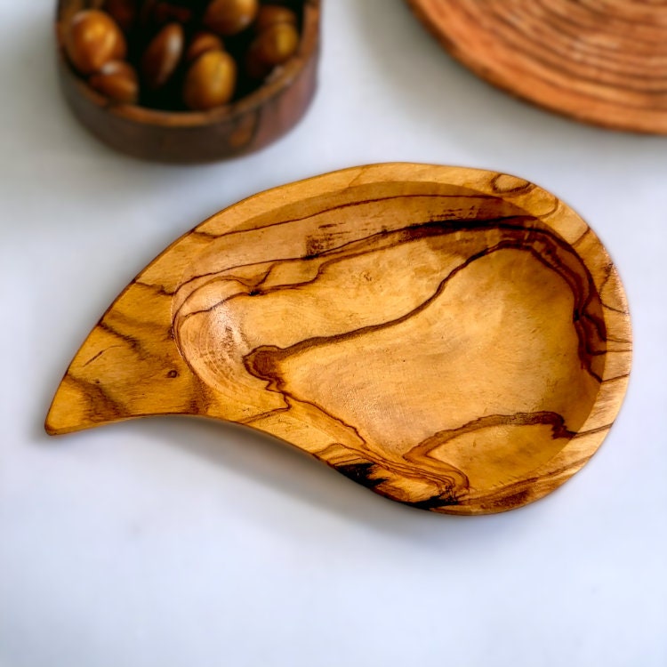 Olive Wood Tear Shaped Antipasti Serving Dish | 22.5 cm