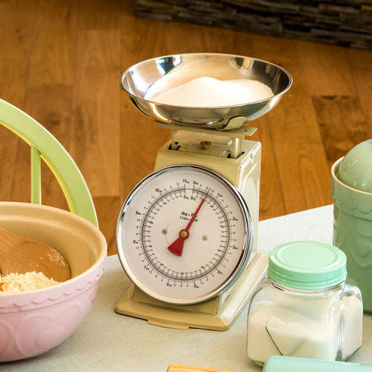 5kg Cream Vintage-Style Kitchen Scale