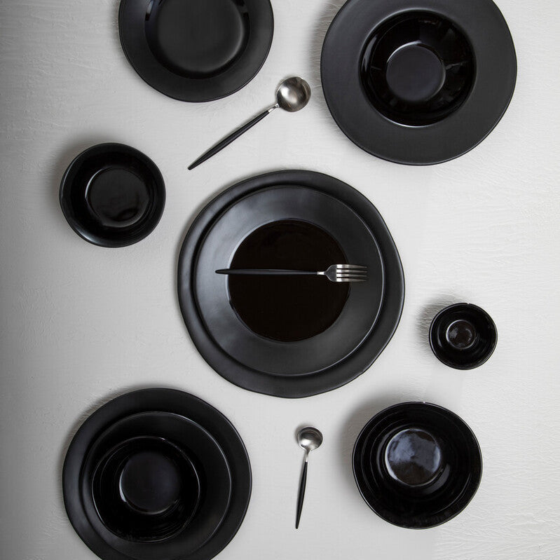 16 Piece Matte Silver And Black Cutlery Set | Avie