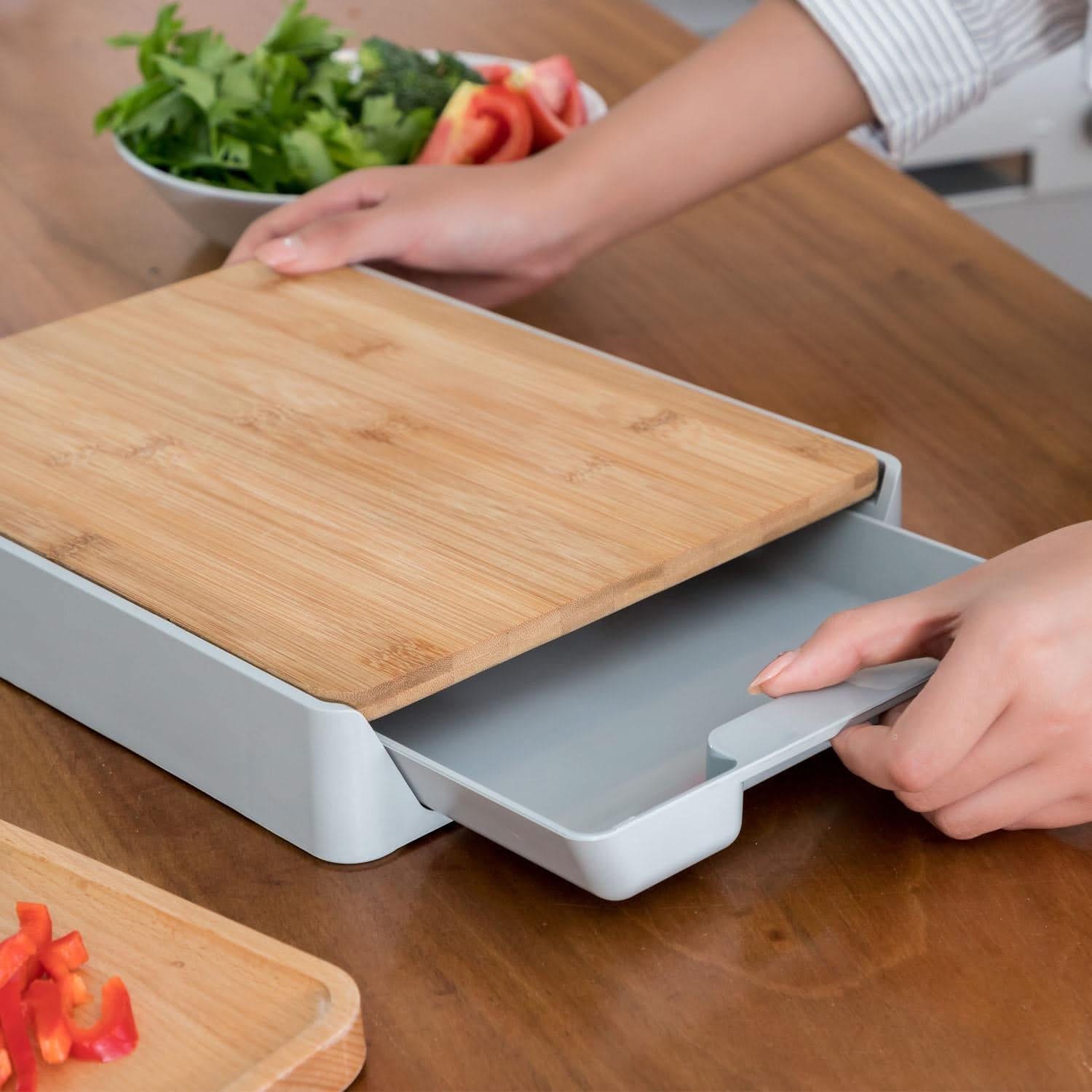 Premium Wooden Bamboo Chopping Board – Effortless Cutting and Slicing with Convenient Sliding Plastic Pull-Out Tray, Perfect for Modern Kitchens