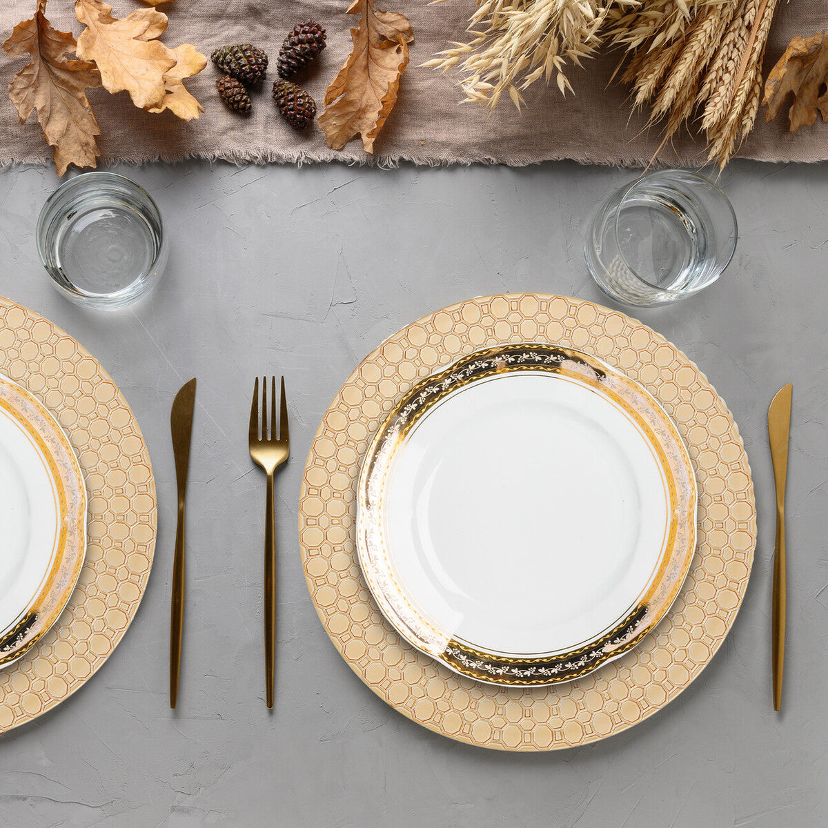 Set of Four 33cm Gold Charger Plates with Octagon Pattern Rim | Dia