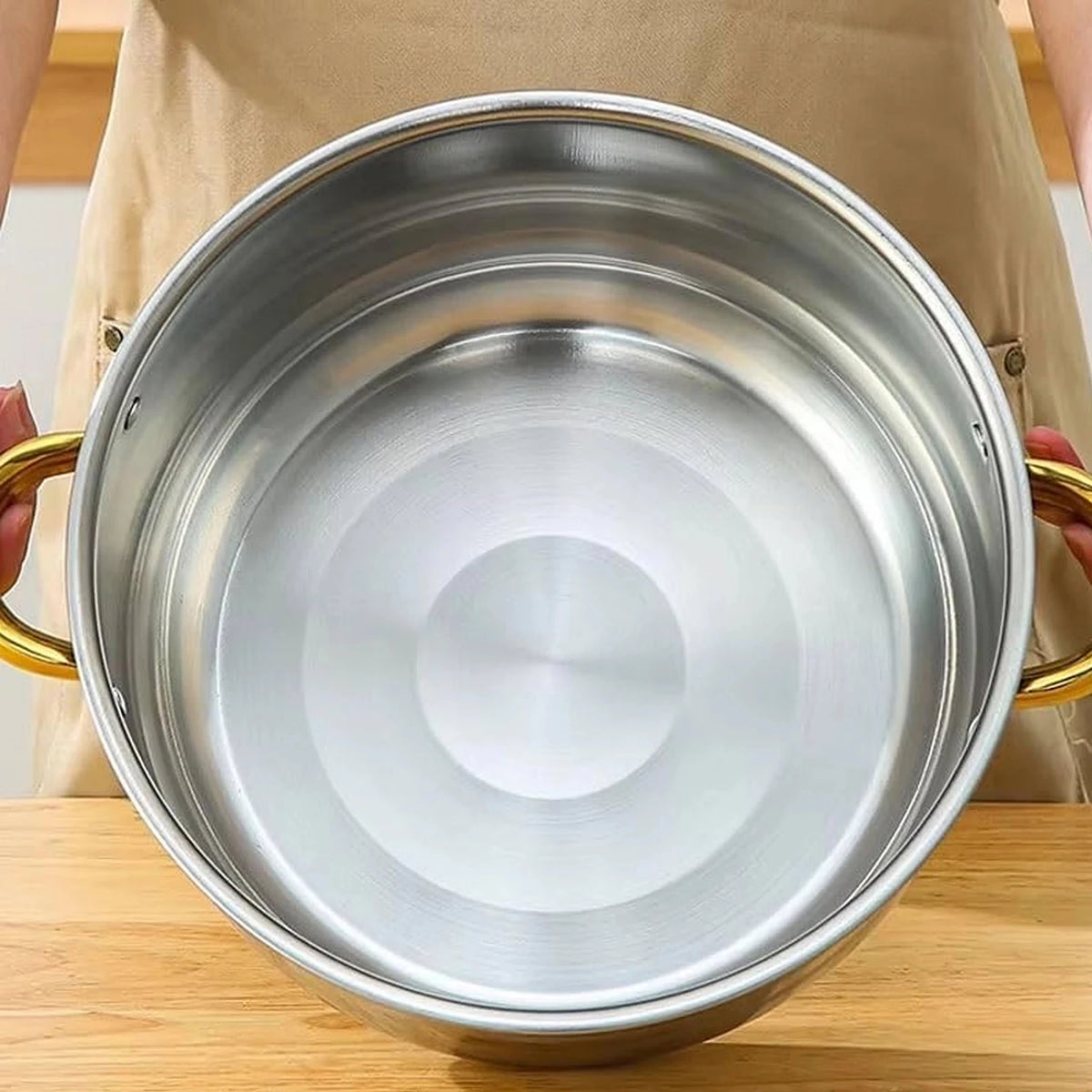 Golden Stainless Steel Cookware Set with Glass Lids & Silicone Utensils – 16 Piece Pots & Pans 18cm to 26cm – Perfect for Home Cooking & Dinner Parties
