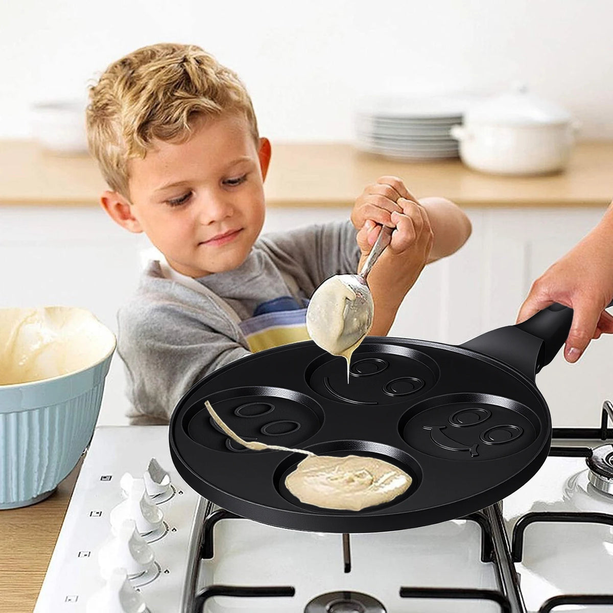 Smiley Face Mini Pancake Maker – 4 Cavity Non-Stick Maifan Stone Griddle with Anti-Scald Handle – Ideal for Fun Breakfasts & Fried Eggs