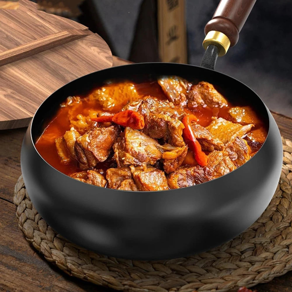 Iron Frying Pan with Beech Wood Lid – Hand-Forged Uncoated Wok-Style Pan – Best for Frying, Stewing & Deep Frying – Available in 24cm & 28cm