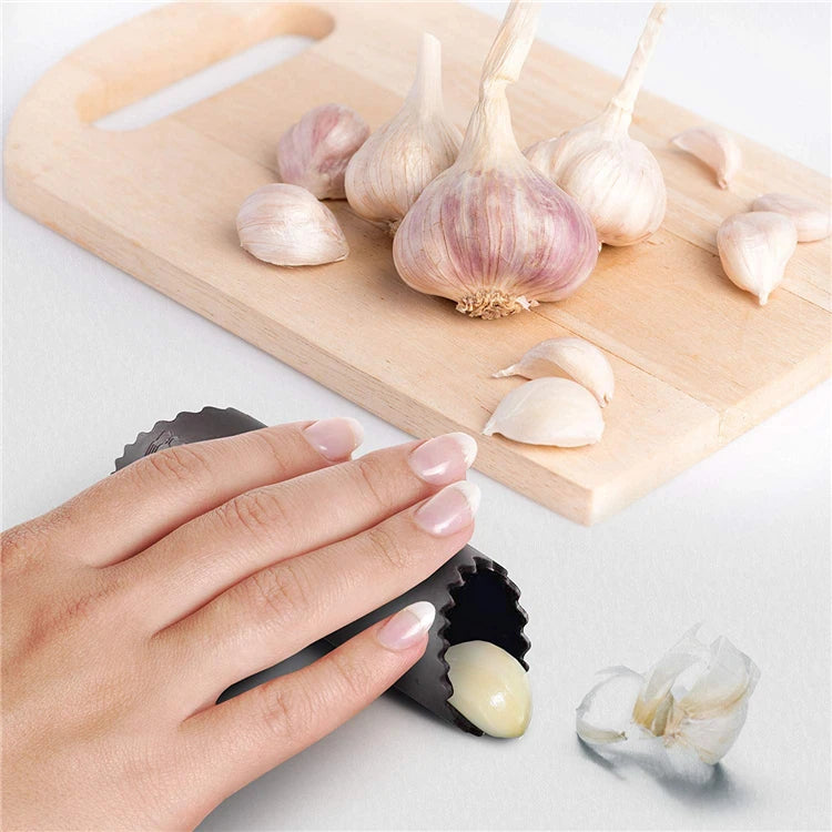 Stainless Steel Garlic Press with Silicone Garlic Peeler Roller – Rust Proof Garlic Mincer & Crusher Kit – Great for Crushing, Mincing & Peeling Garlic