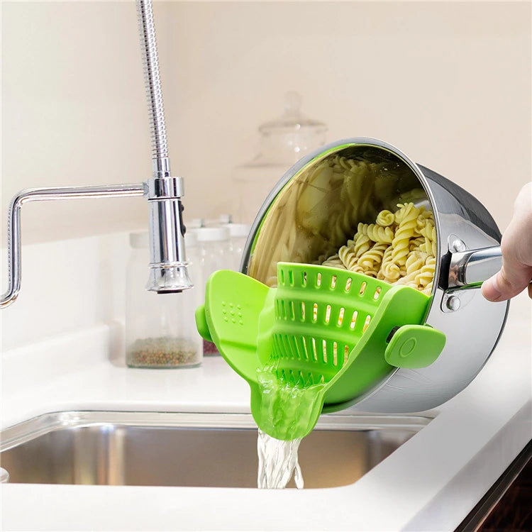 Universal Silicone Clip-On Pot Strainer – Anti-Spill Pasta Strainer for Pots & Pans – Great for Draining Pasta, Rice & Vegetables – Available in Black, Red & Green Colours