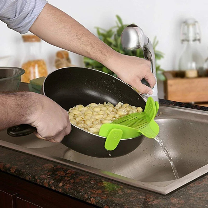 Universal Silicone Clip-On Pot Strainer – Anti-Spill Pasta Strainer for Pots & Pans – Great for Draining Pasta, Rice & Vegetables – Available in Black, Red & Green Colours