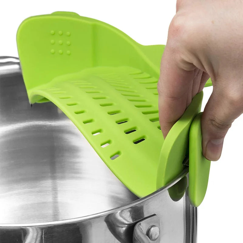 Universal Silicone Clip-On Pot Strainer – Anti-Spill Pasta Strainer for Pots & Pans – Great for Draining Pasta, Rice & Vegetables – Available in Black, Red & Green Colours