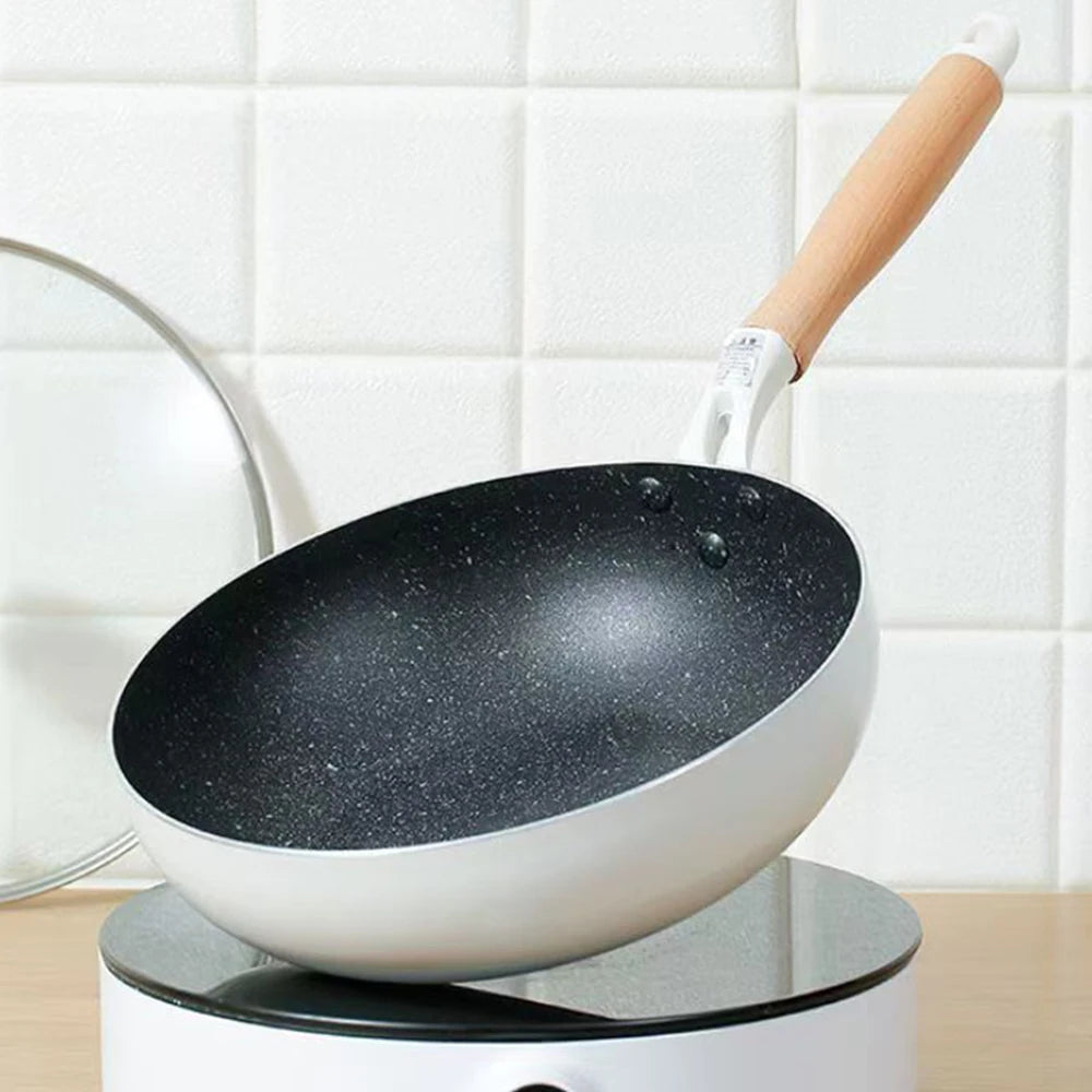 Non-Stick Wok Frying Pan with Wooden Handle – Deep Skillet for Stir-Fries, Sautéing, Frying, Noodles, One-Pan Meals, Steak, Eggs, Pancakes & Daily Cooking  – Induction & Gas Stove Compatible – Available in 20cm, 24cm, 26cm & 28cm
