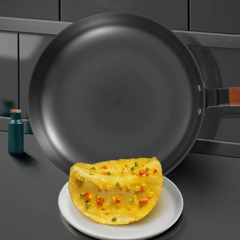 Cast Iron Frying Pan with Wooden Handle – Uncoated Non-Stick  Pan Ideal for  Searing, Sautéing, Pan-Frying & Stir-Frying – Available in 26cm, 28cm 30cm & 32cm