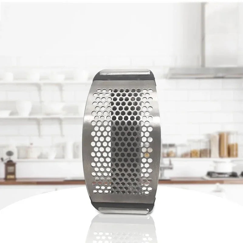 Curved Stainless Steel Garlic Press – Manual Garlic Crusher & Mincer with Ergonomic Handle – Best for Fresh Crushed Garlic & Ginger – Available in Black & Silver