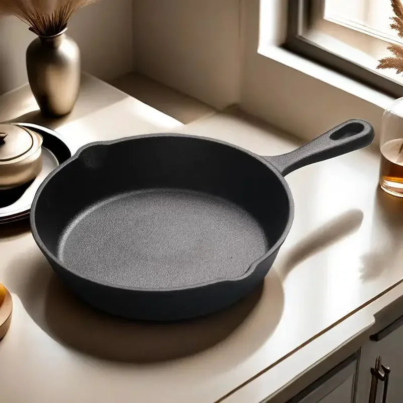 Cast Iron Mini Frying Pan – Small Flat Bottom Omelette & Egg Pan – Ideal for Eggs, Dumplings & Breakfasts (14cm)