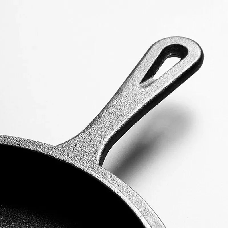 Cast Iron Dutch Oven with Skillet Lid – Pre-Seasoned 2-in-1 Casserole Pot & Frying Pan – Ideal for Stews, Baking & Camping (26cm)