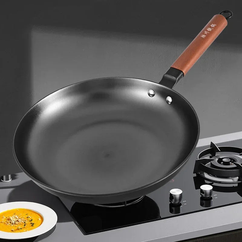 Cast Iron Frying Pan with Wooden Handle – Uncoated Non-Stick  Pan Ideal for  Searing, Sautéing, Pan-Frying & Stir-Frying – Available in 26cm, 28cm 30cm & 32cm