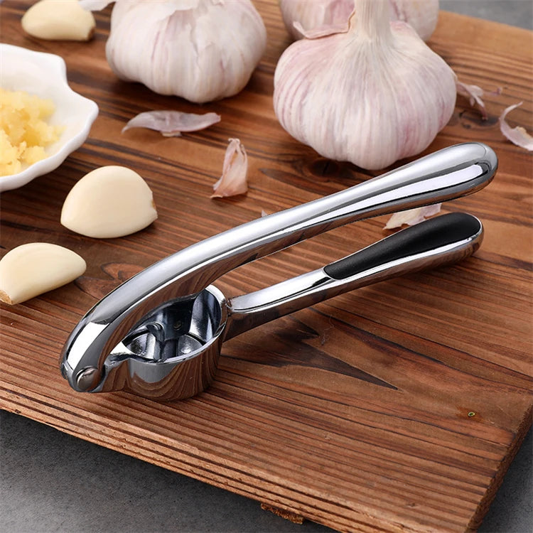 Zinc Alloy & Stainless Steel Garlic Press – Easy Squeeze Garlic Mincer & Crusher – Ideal for Fresh Garlic in Everyday Cooking – Available in Silver, Black & Gold Colours