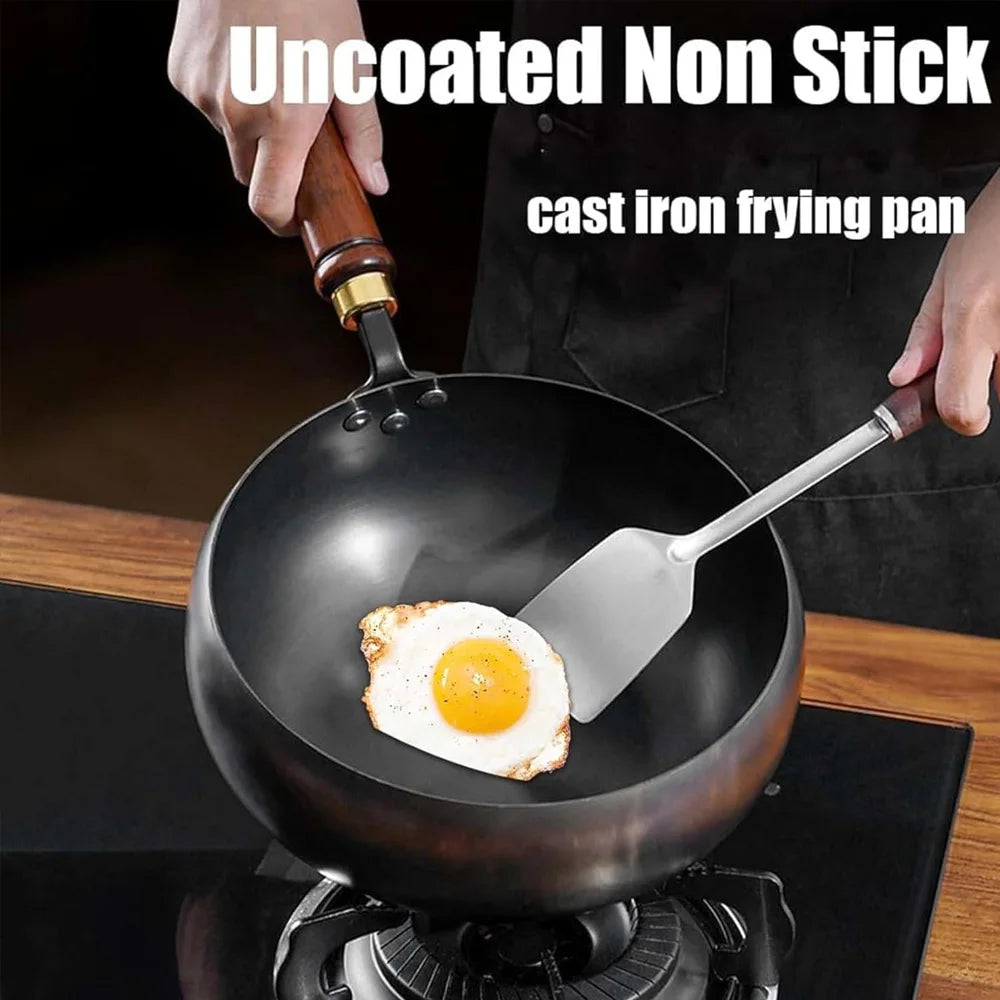 Deep Iron Wok with Wooden Lid – Hand-Hammered Uncoated Belly Wok for Stir-Frying, Stewing & Searing – Best for All Hobs (26cm)