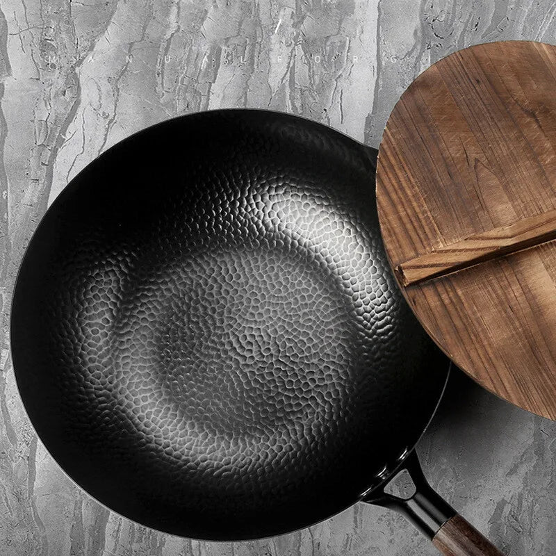 Pure Iron Wok with Wooden Cover – Non-Coated Household Stir-Fry Wok for Gas, Electric & Induction – Great for Everyday Family Stir-Fries (32cm)