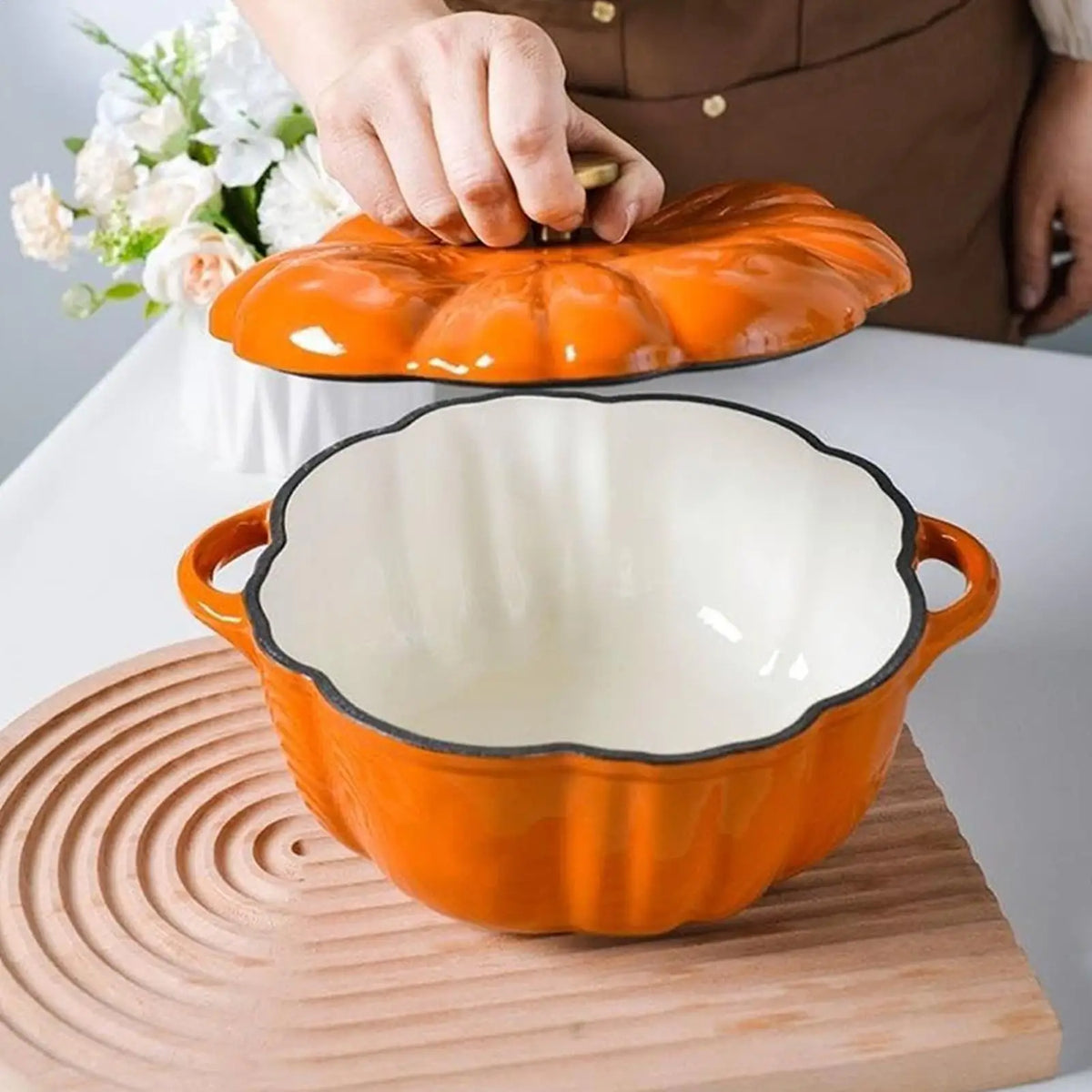 Pumpkin Cast Iron Dutch Oven – Enamelled Mini Casserole Pot & Cocotte with Lid – Perfect for Autumn Soups, Stews & Halloween Serving (16cm)