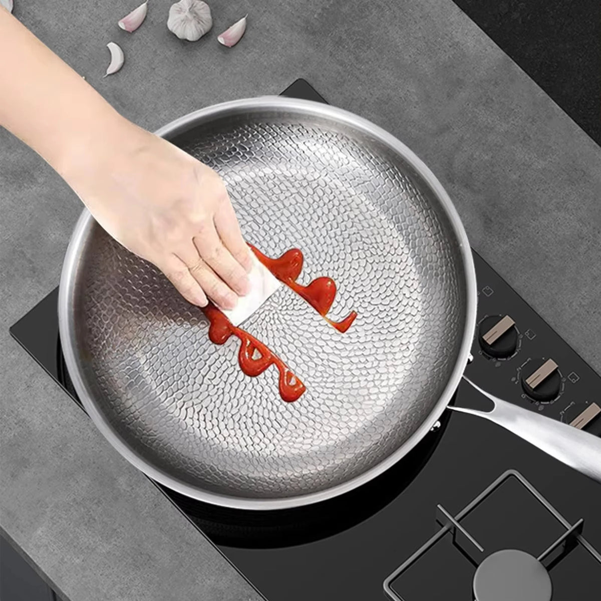 Titanium Fish Scale Hammered Uncoated Non-Stick Frying Pan with Glass Lid – Induction Compatible Steak & Stir-Fry Pan – Ideal for Searing, Frying & Everyday Cooking – Available in 26cm, 28cm & 30cm
