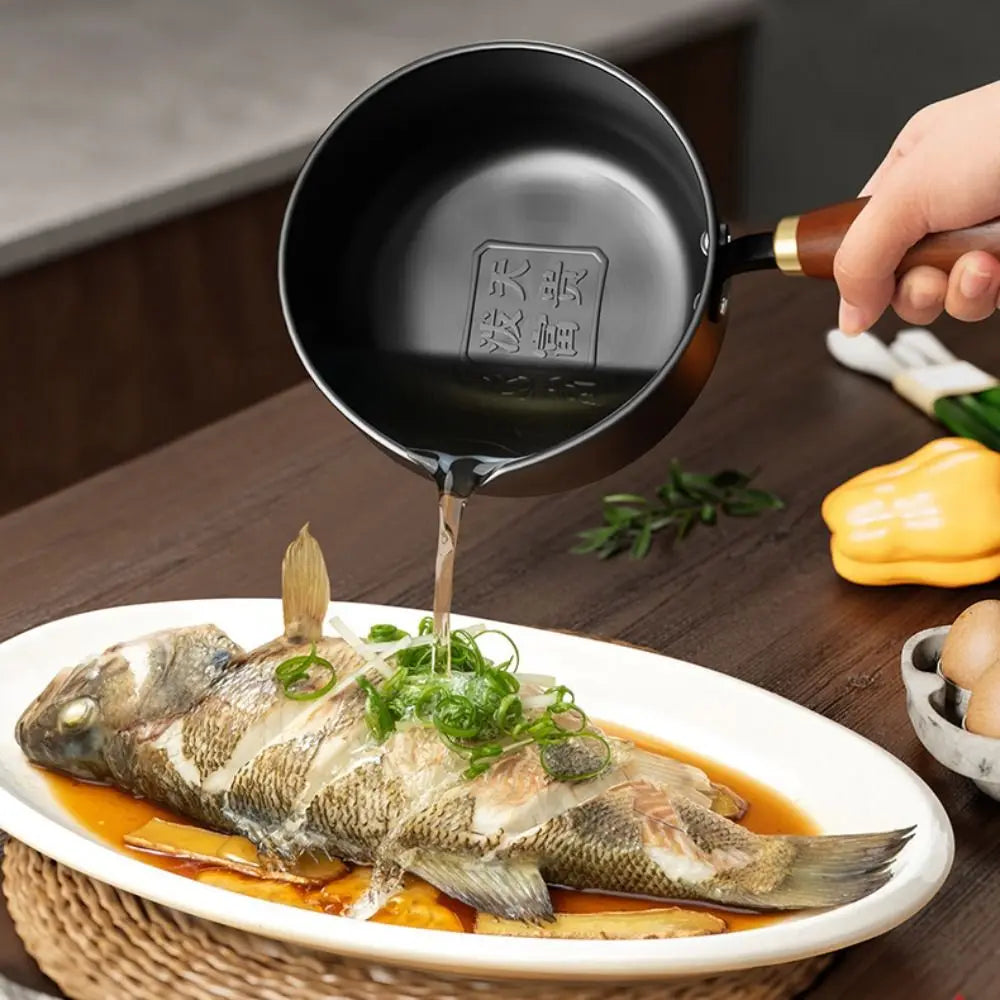 Cast Iron Hot Oil Pan with Wooden Handle – Uncoated Mini Butter Melting Pot & Omelette Pan – Ideal for Sizzling Oil, Sauces & Eggs – Available in 12cm, 14cm & 16cm