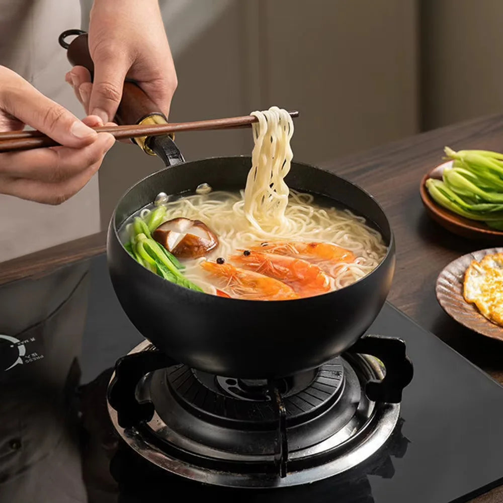 Deep Iron Wok with Wooden Lid – Hand-Hammered Uncoated Belly Wok for Stir-Frying, Stewing & Searing – Best for All Hobs (26cm)