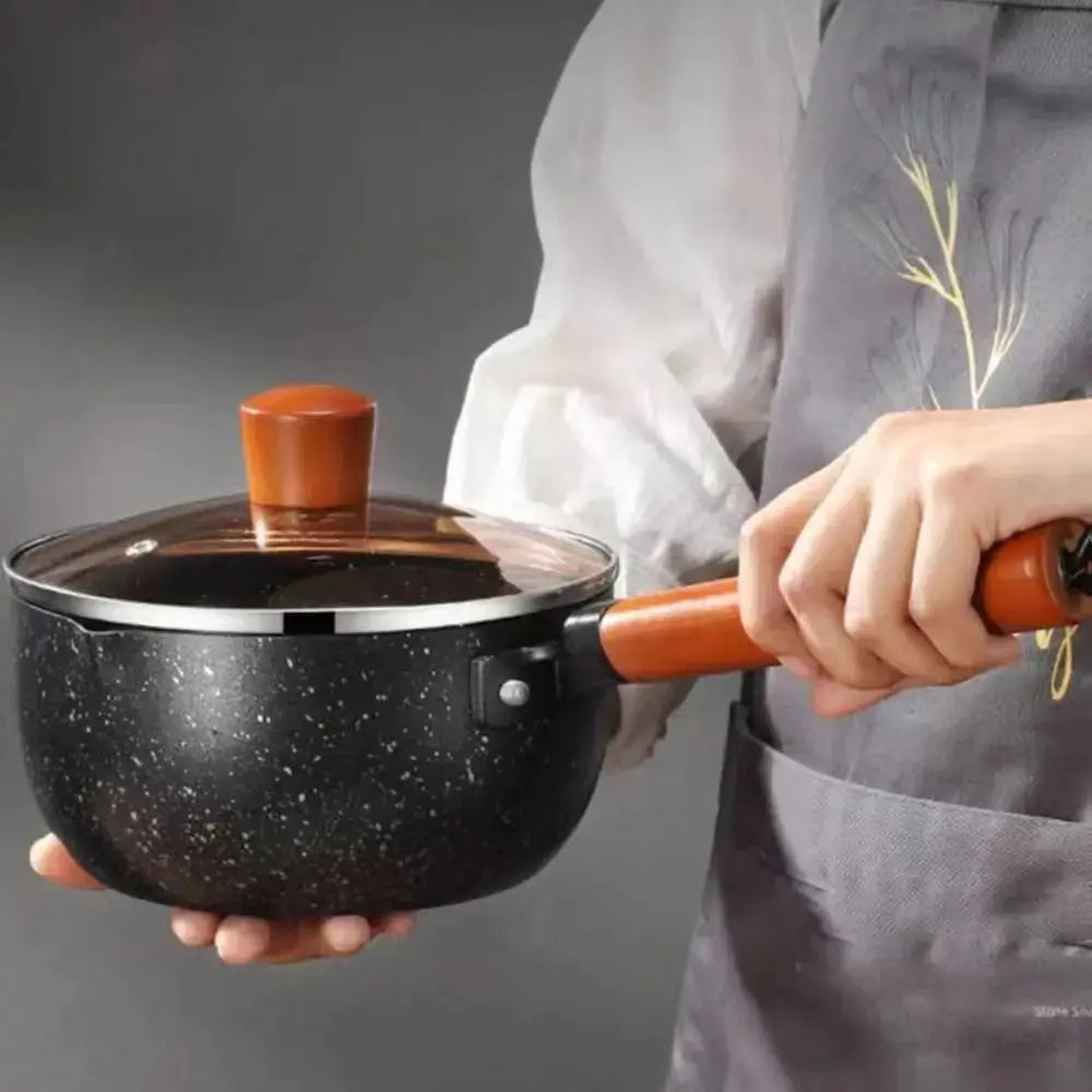 Non-Stick Saucepan with Wooden Handle & Glass Lid – Flat-Bottom Cookware with Pour Spout, Ideal for Heating Milk, Boiling, Simmering & Preparing Sauces, Soups & Noodles – Available in 16cm, 18cm, 20cm & 22cm Sizes