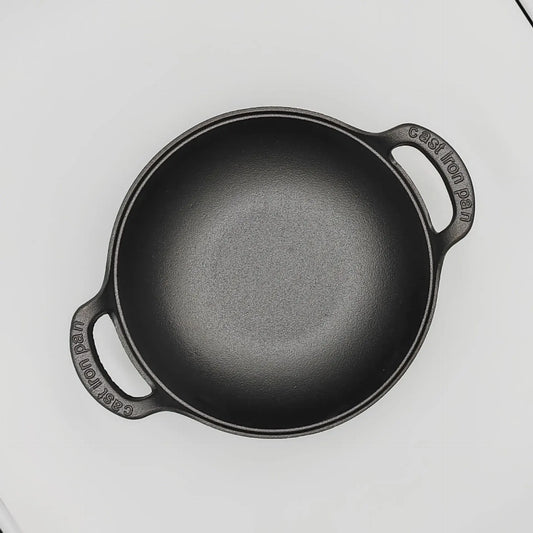 Pre-Seasoned Cast Iron Pan – Double-Handle Old-Fashioned Multifunctional Cooking Pot for Stews, Soups & Stir Fry (Available in 20cm, 25cm, 30cm with Lid Options: Wooden, Glass, or No Lid)