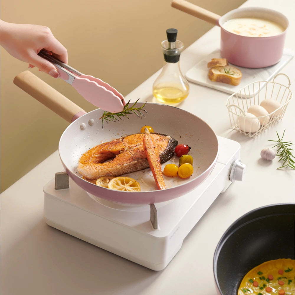 Non-Stick Frying Pan with PFAS-Free Ceramic Coating & Wooden Handle – 24cm Aluminium Alloy Omelette Pan – Works on All Cooktops: Induction, Gas & Electric – Available in White or Pink
