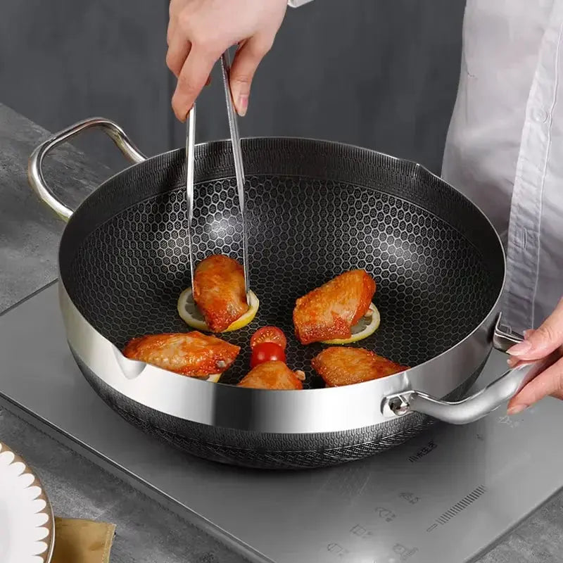 Honeycomb Stainless Steel Wok with Lid – Non-Stick Deep Cooking Pot for Frying, Stewing, Soup, Stock & Daily Cooking – For Gas & Induction – Available in 24cm