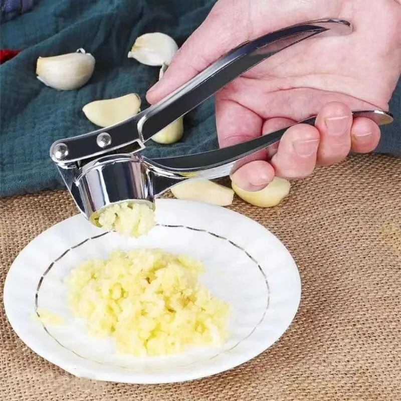 Zinc Alloy Garlic Press – Thickened Anti-Slip Manual Garlic Crusher & Mincer – Ideal for Fresh Garlic Paste in Seconds