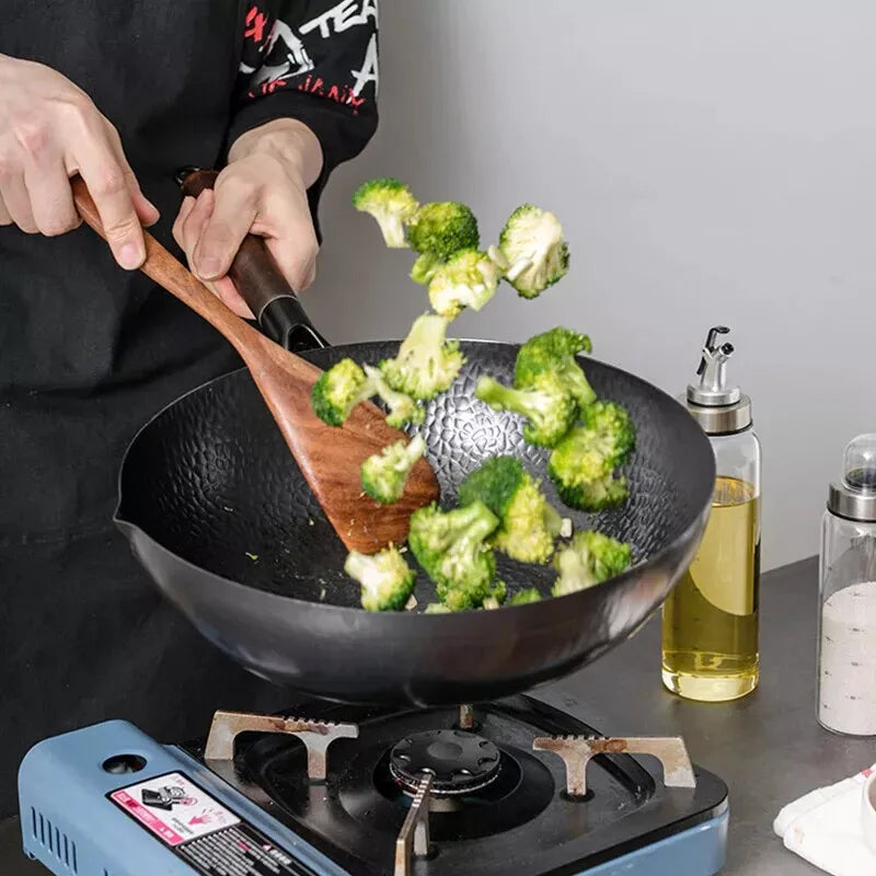 Pure Iron Wok with Wooden Cover – Non-Coated Household Stir-Fry Wok for Gas, Electric & Induction – Great for Everyday Family Stir-Fries (32cm)