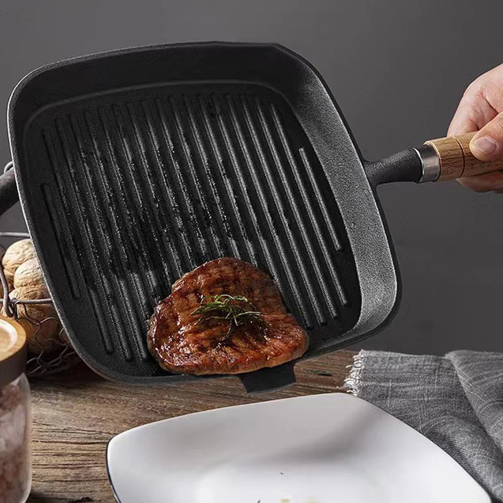 Iron Steak Pan with Folding Wooden Handle – Uncoated Skillet for Indoor & Outdoor Cooking – Perfect for Steaks, Fish & Crispy Vegetables