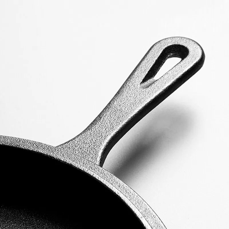 Cast Iron Casserole Dish with Skillet Lid – Pre-Seasoned Round Dutch Oven for Stews – Ideal for Slow Cooking, Baking & Camping (26cm)
