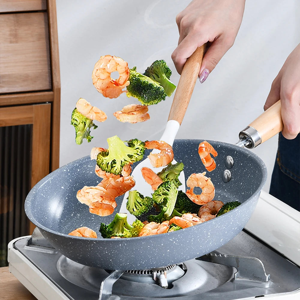 Marble-Pattern Non-Stick Frying Pan with Ergonomic Wooden Handle – Retro Hammer-Style Skillet Ideal for Eggs, Steaks, Pancakes & Daily Cooking – Compatible with Induction & Gas Stoves