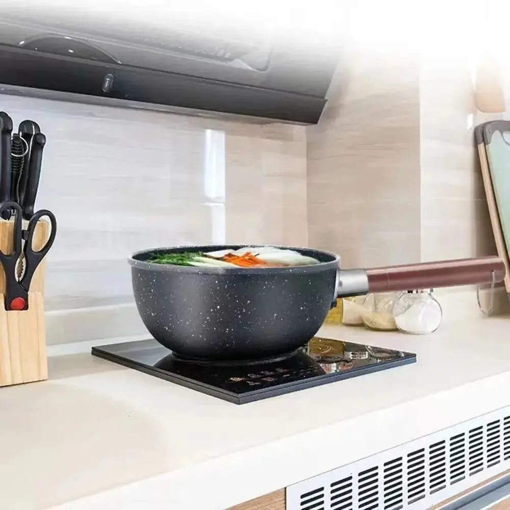 Non-Stick Saucepan with Wooden Handle & Glass Lid – Flat-Bottom Cookware with Pour Spout, Ideal for Heating Milk, Boiling, Simmering & Preparing Sauces, Soups & Noodles – Available in 16cm, 18cm, 20cm & 22cm Sizes