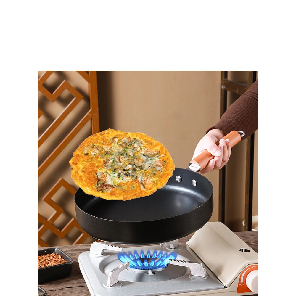 Non-Stick Flat-Bottom Frying Pan with Wooden Handle – Skillet for Gas & Induction Stoves, Perfect for Pancakes, Eggs, and Home Cooking, Available in 3 Sizes (24cm/26cm/28cm)
