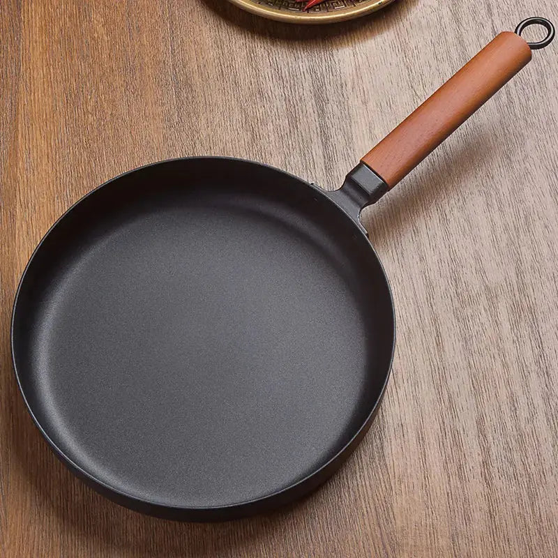 Cast Iron Skillet – Non-Stick Vintage Frying Pan with Ergonomic Handle – 26cm 26cm