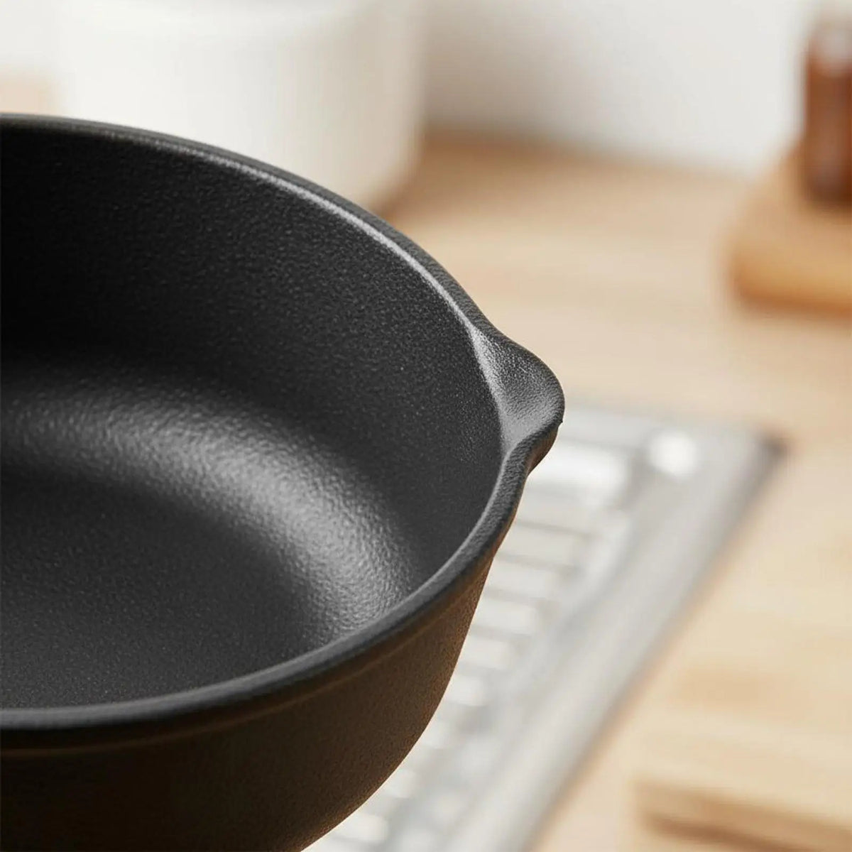 Cast Iron Hot Oil Pouring Pan with Walnut Handle – Deep Uncoated Mini Skillet with Double Spout – Best for Sizzling Oil, Butter & Milk – Available in 11cm, 13cm & 15cm