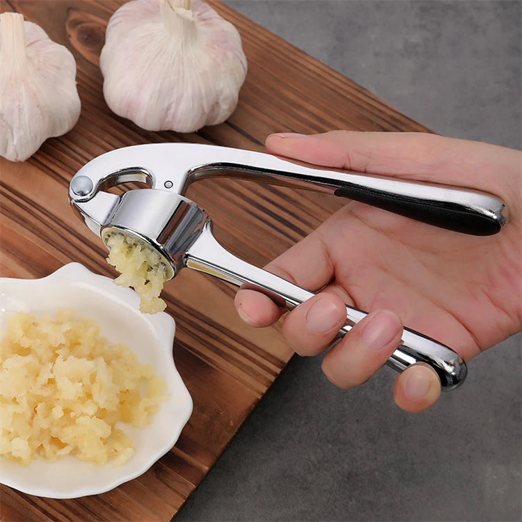 Zinc Alloy & Stainless Steel Garlic Press – Easy Squeeze Garlic Mincer & Crusher – Ideal for Fresh Garlic in Everyday Cooking – Available in Silver, Black & Gold Colours