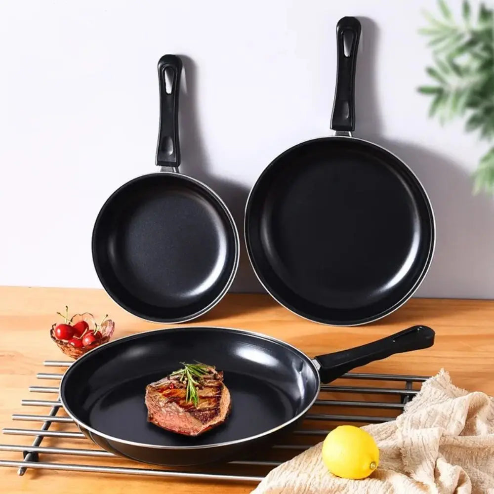Non-Stick Cast Iron Frying Pan with Anti-Scald Handle – Egg, Omelette & Steak Skillet – Great for Home, Picnic & BBQ – Available in 20cm, 25cm & 30cm