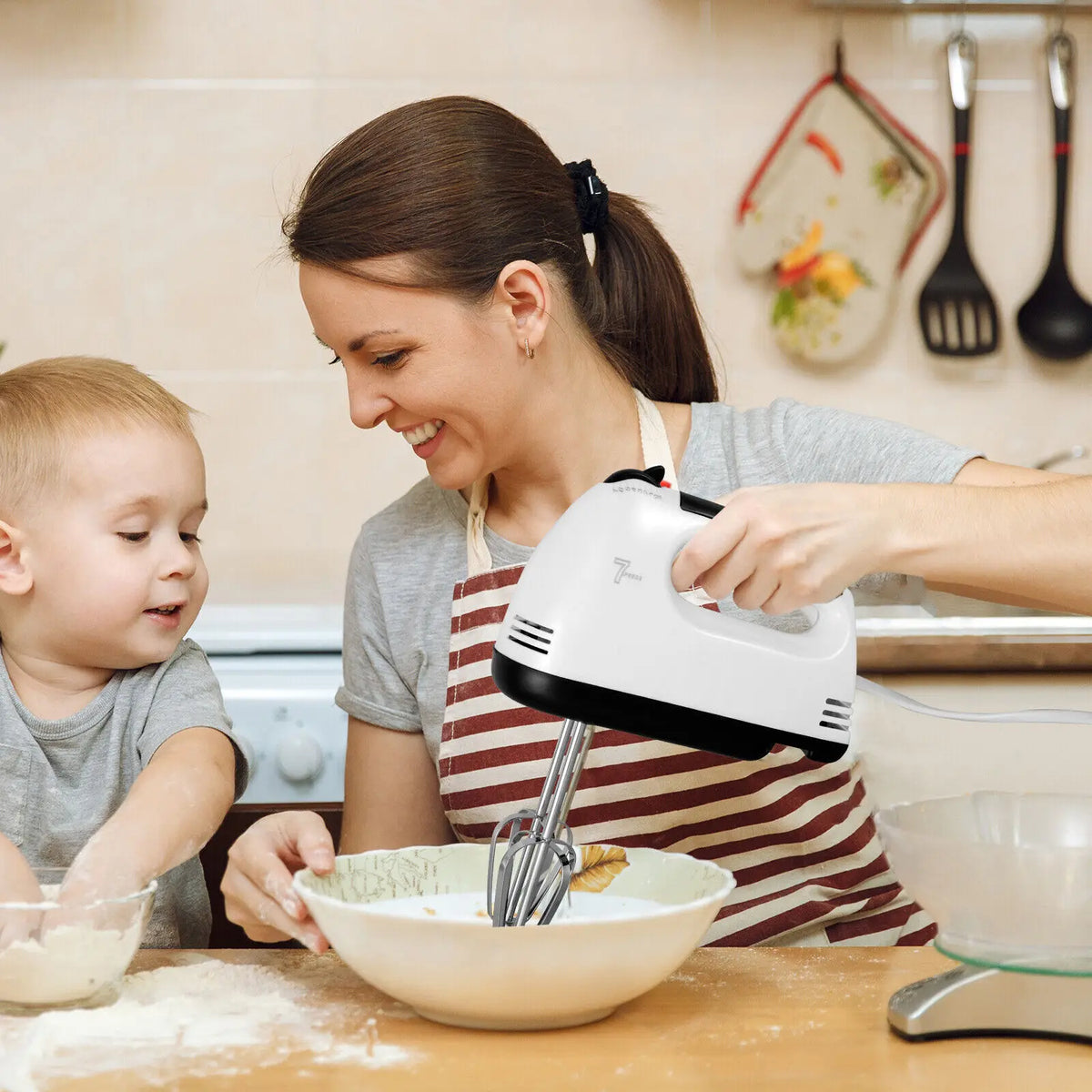 7 Speed Electric Hand Mixer – 260W Handheld Whisk with Dough Hooks & Beaters – Perfect for Cakes, Cream & Egg Whites
