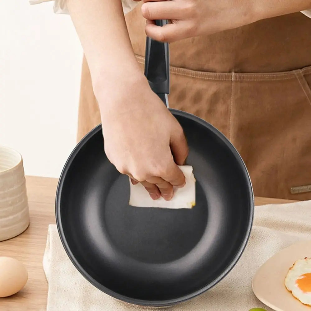 Small Cast Iron Omelette Pan – Chemical-Free Uncoated Egg & Pancake Pan with Long Handle – Great for Frying & Deep Frying – Available in 14cm, 16cm & 18cm