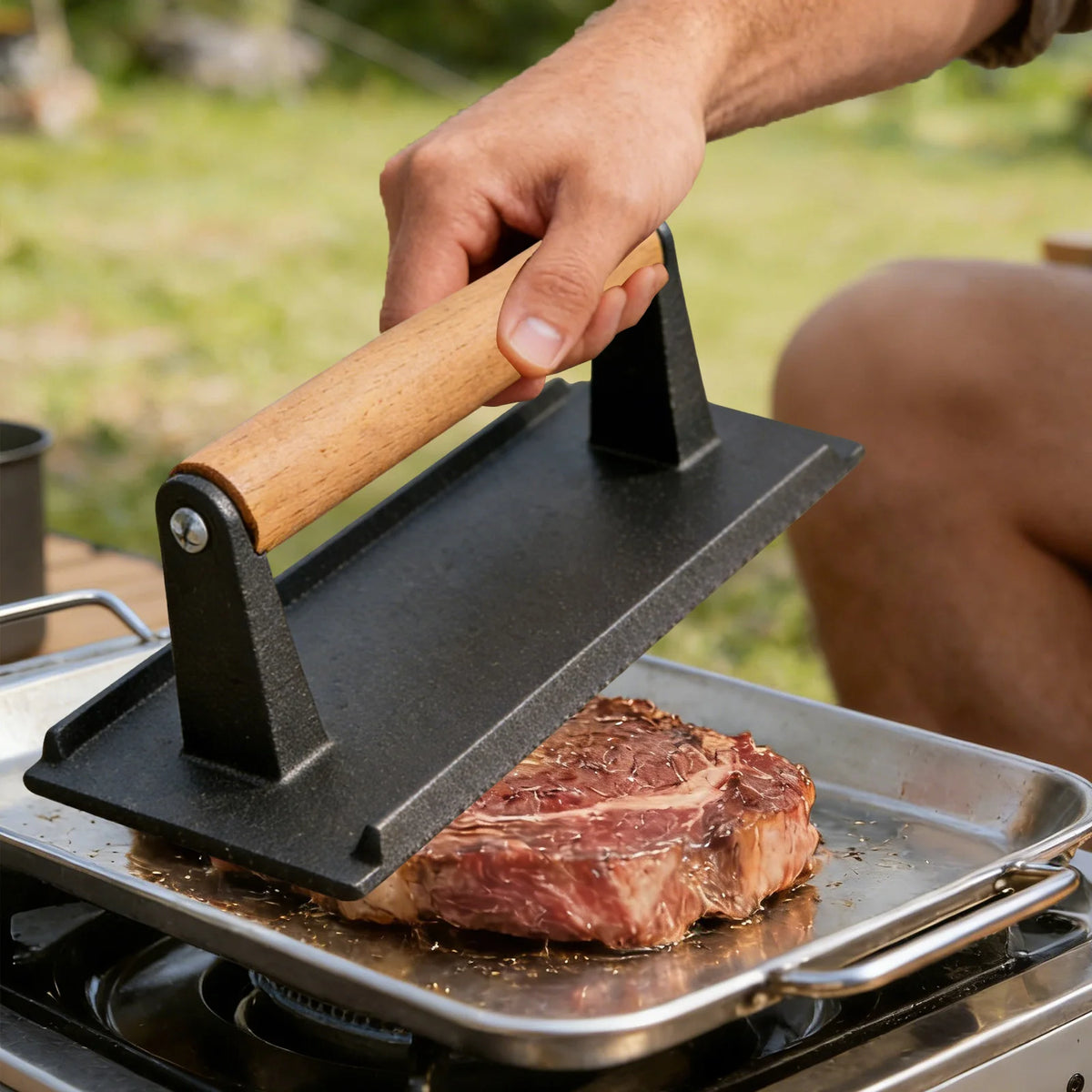 Cast Iron Burger & Steak Press with Wooden Handle – Heavy Duty Grill Press with Ridged Base – Great for Smash Burgers, Steaks & Paninis (21 x 10.5cm)
