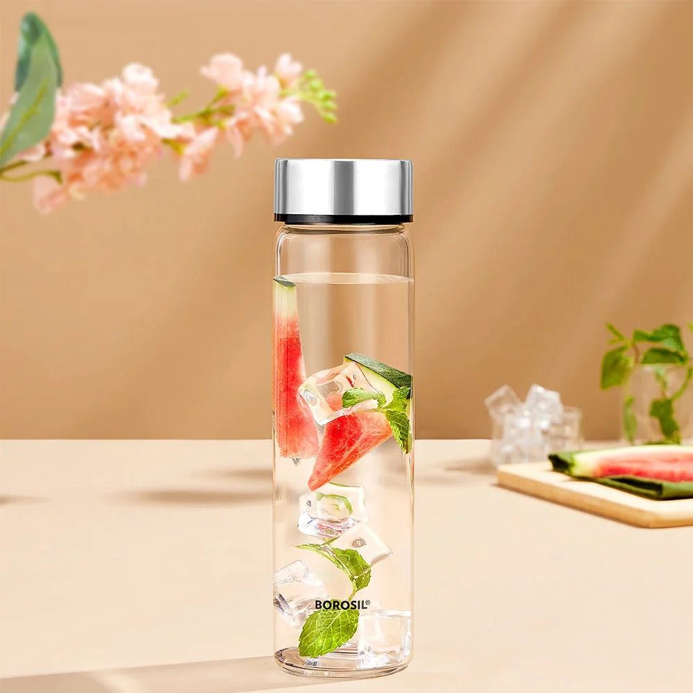 Borosilicate Glass Water Bottle Silver Lid 550 ml